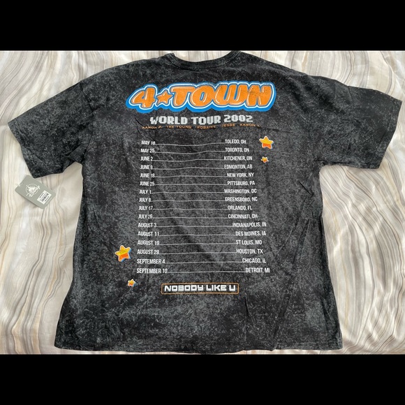 Disney Turning Red 4Town Concert Band Tee/Tshirt L BNWT - Picture 2 of 6